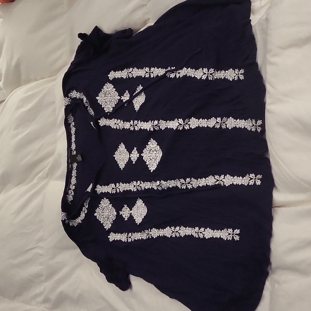 Inc size 1x blue and white flowy shirt